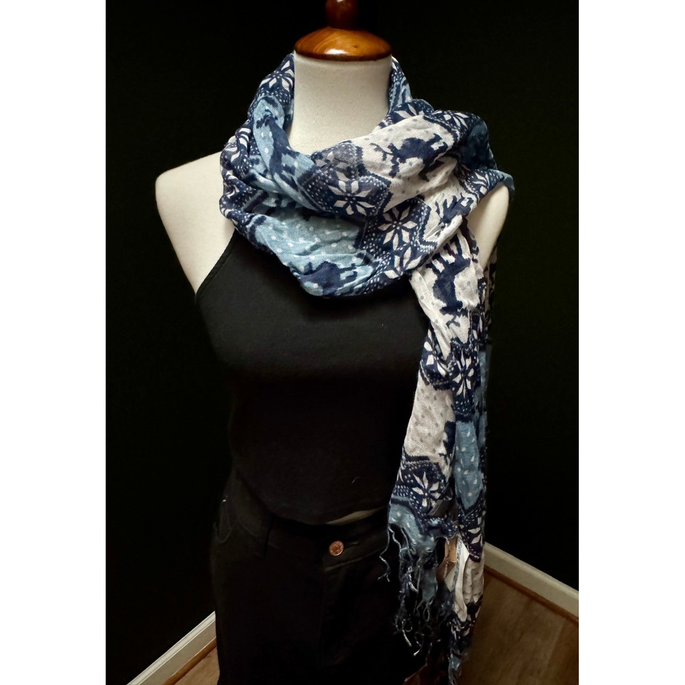 NWT D&Y Blue & White‎ Reindeer Snowflake Pattern Scarf